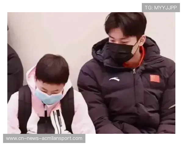 全红婵比赛现场掀起娃娃雨少女心爆棚观众热情高涨摄像师忙不停 全红婵比赛现场掀起娃娃雨少女心爆棚观众热情高涨摄像师忙不停