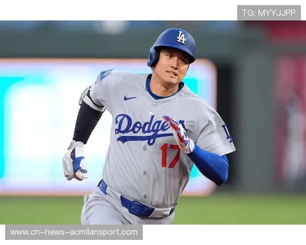 大谷翔平携爱犬亮相多伦多见证封王喜悦温馨瞬间曝光 大谷翔平携爱犬亮相多伦多见证封王喜悦温馨瞬间曝光