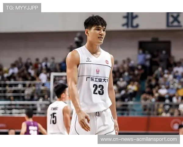 CBA 新星怒砸篮球!情绪失控被队友劝阻 CBA 新星怒砸篮球!情绪失控被队友劝阻