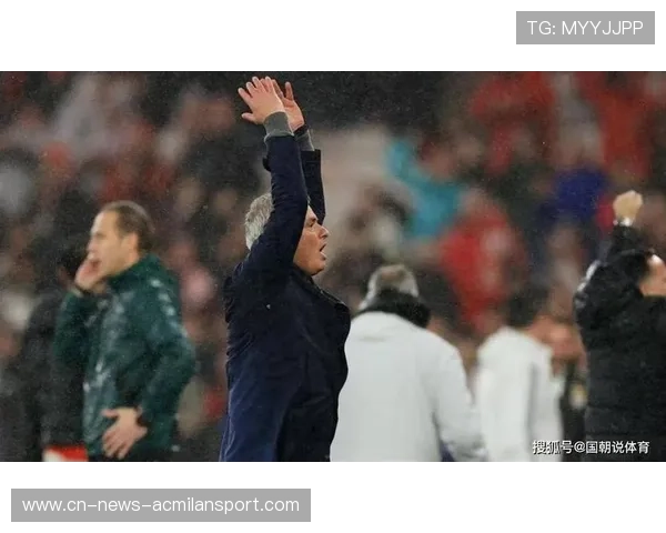 本菲卡在禁区前沿不断施压，迪玛利亚的节奏掌控成熟