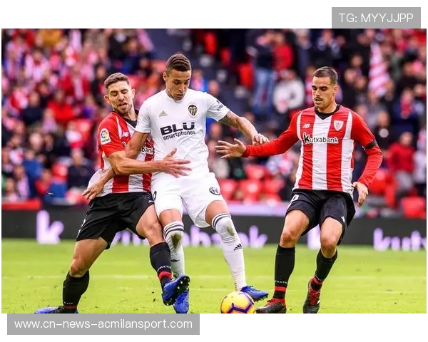 西甲毕巴高压逼抢,对手传球被撕破