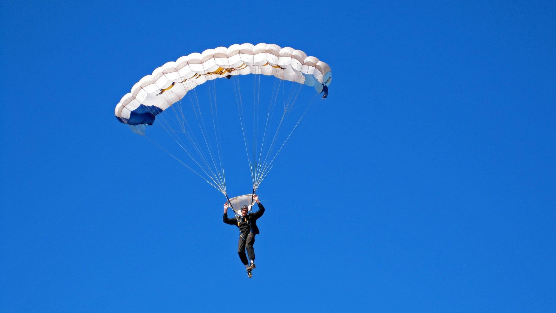 电子竞技足球产业快速崛起，成为新兴体育产业的重要组成部分，电竞足球项目